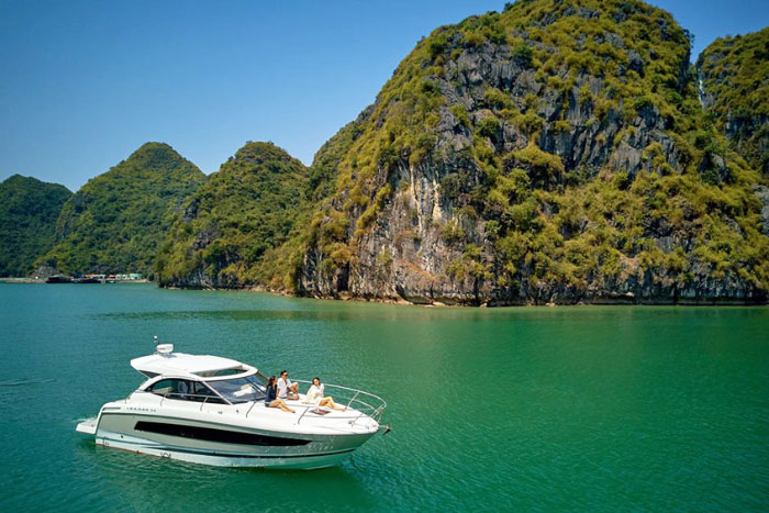 Private boat for from Halong Bay to Lan Ha Bay